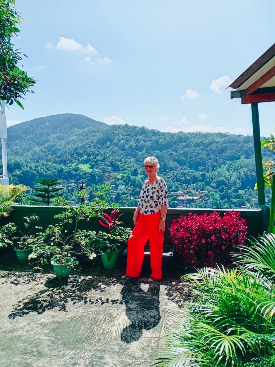 Mountain View Apartment แคนดี้ ภายนอก รูปภาพ